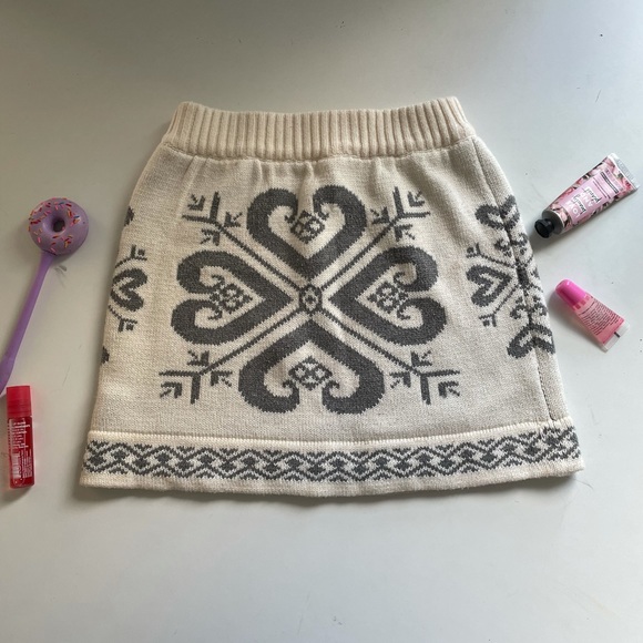 Winter skirt for 7-8 years old - Picture 2 of 5